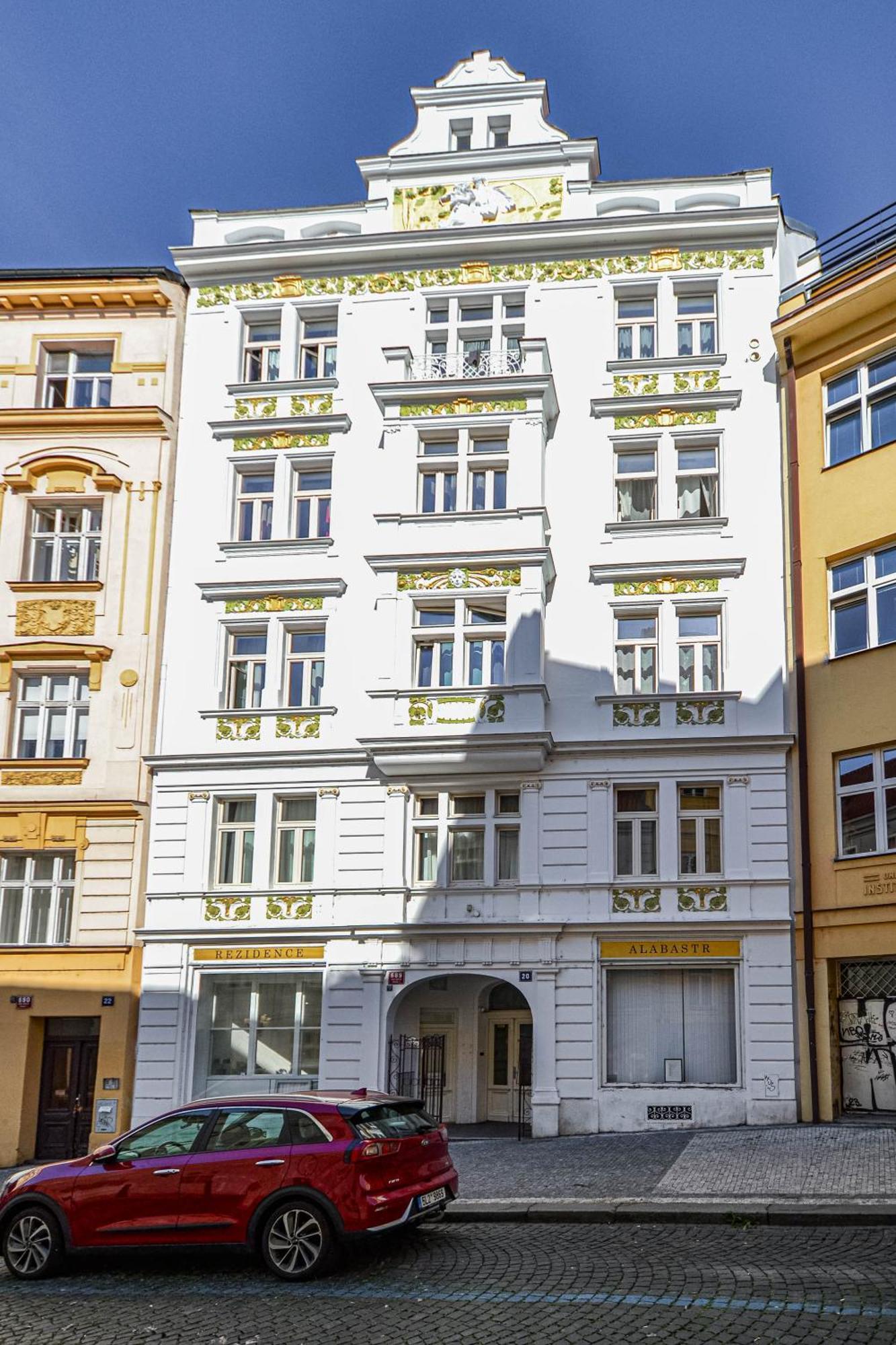 Main Square Quite Air Conditioned Apartment