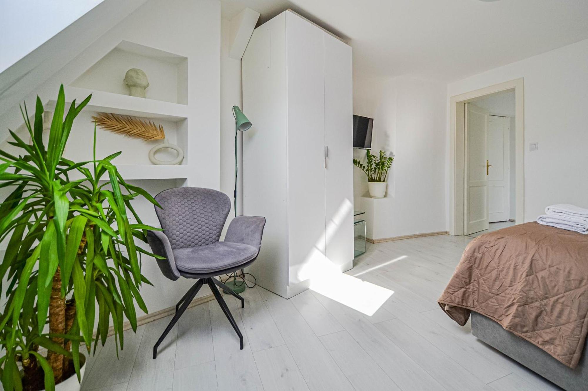 Main Square Quite Air Conditioned Apartment Prague